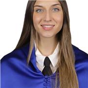 Maestra de apoyo escolar de educación primaria